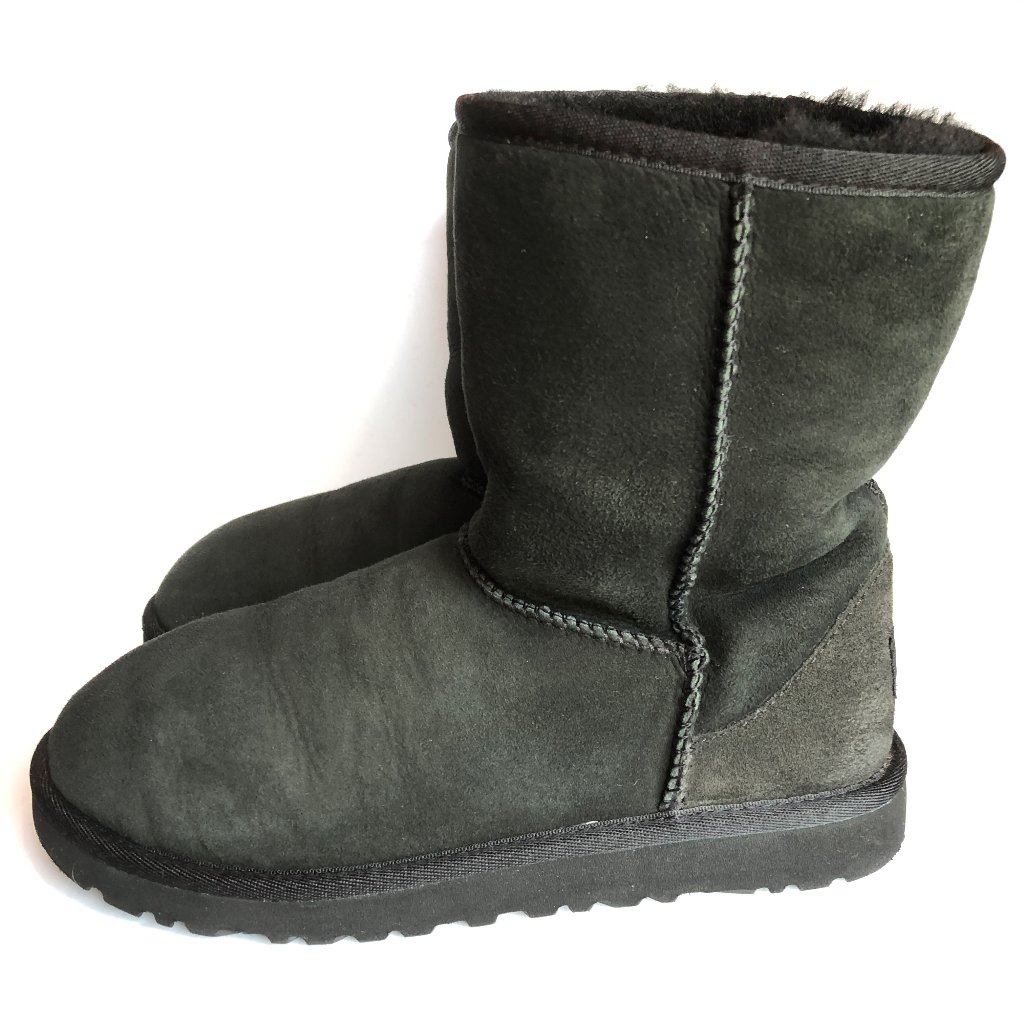 Black Ugg Classic Short Ii Boot Size 5